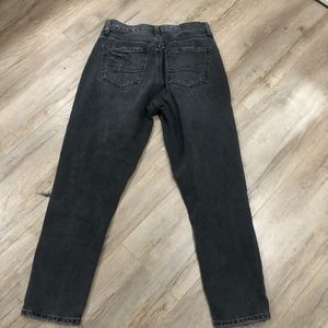AMERICAN EAGLE DISTRESSED MOM JEANS
